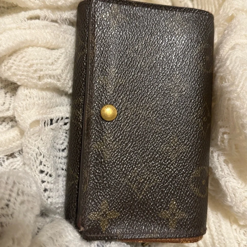 Louis Vuitton Short Wallet
